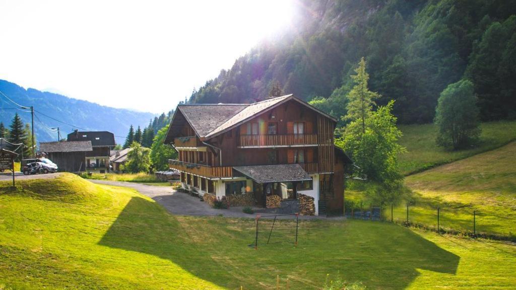 L'Ardesia Hostel Morzine Exterior photo